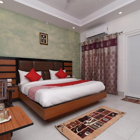 Capital O 13310 Noida Suites Exteriör bild