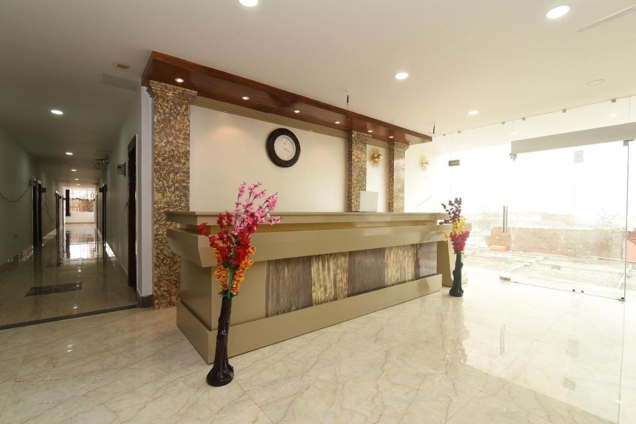Capital O 13310 Noida Suites Exteriör bild