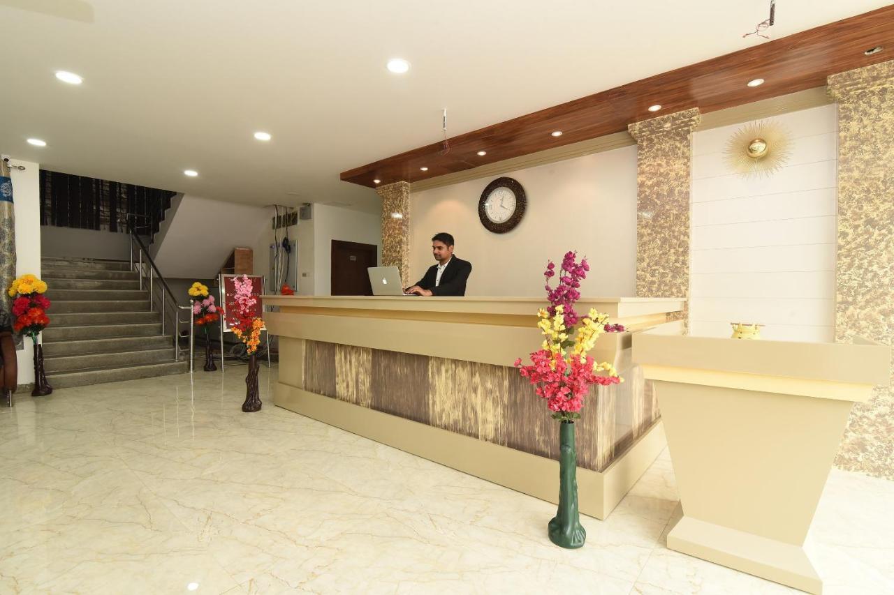 Capital O 13310 Noida Suites Exteriör bild