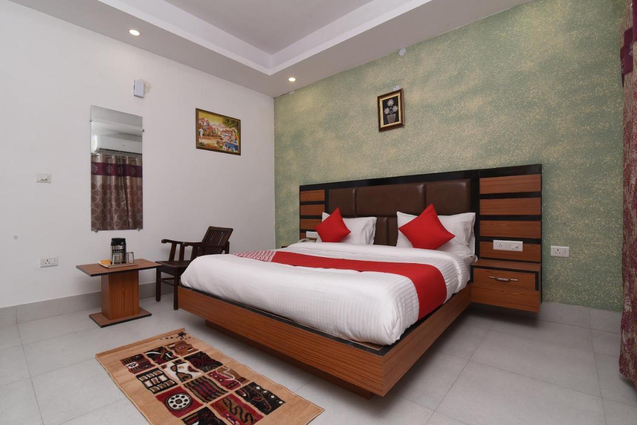 Capital O 13310 Noida Suites Exteriör bild