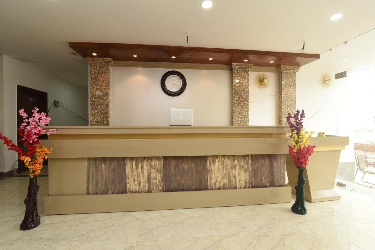 Capital O 13310 Noida Suites Exteriör bild