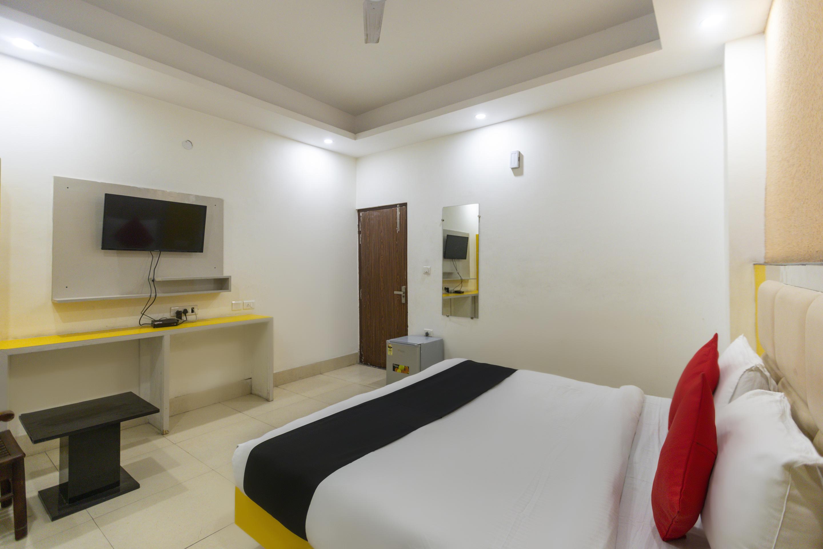 Capital O 13310 Noida Suites Exteriör bild