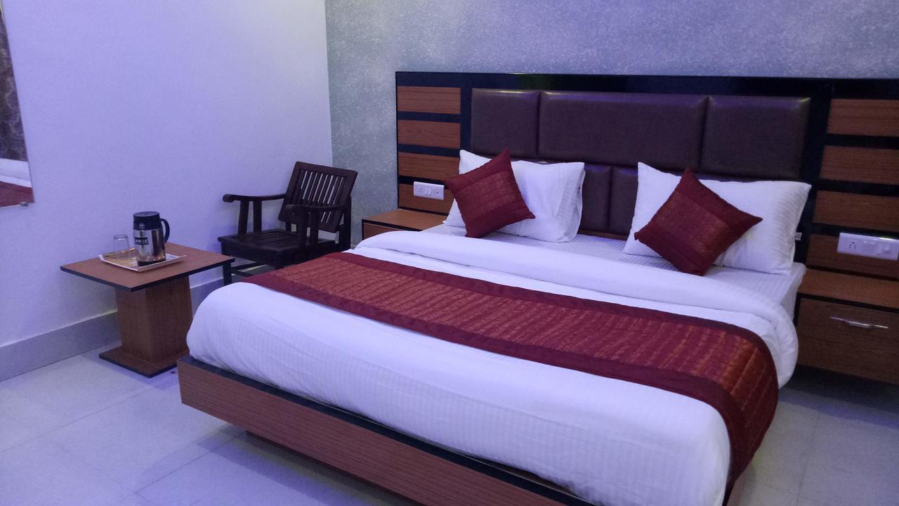 Capital O 13310 Noida Suites Exteriör bild