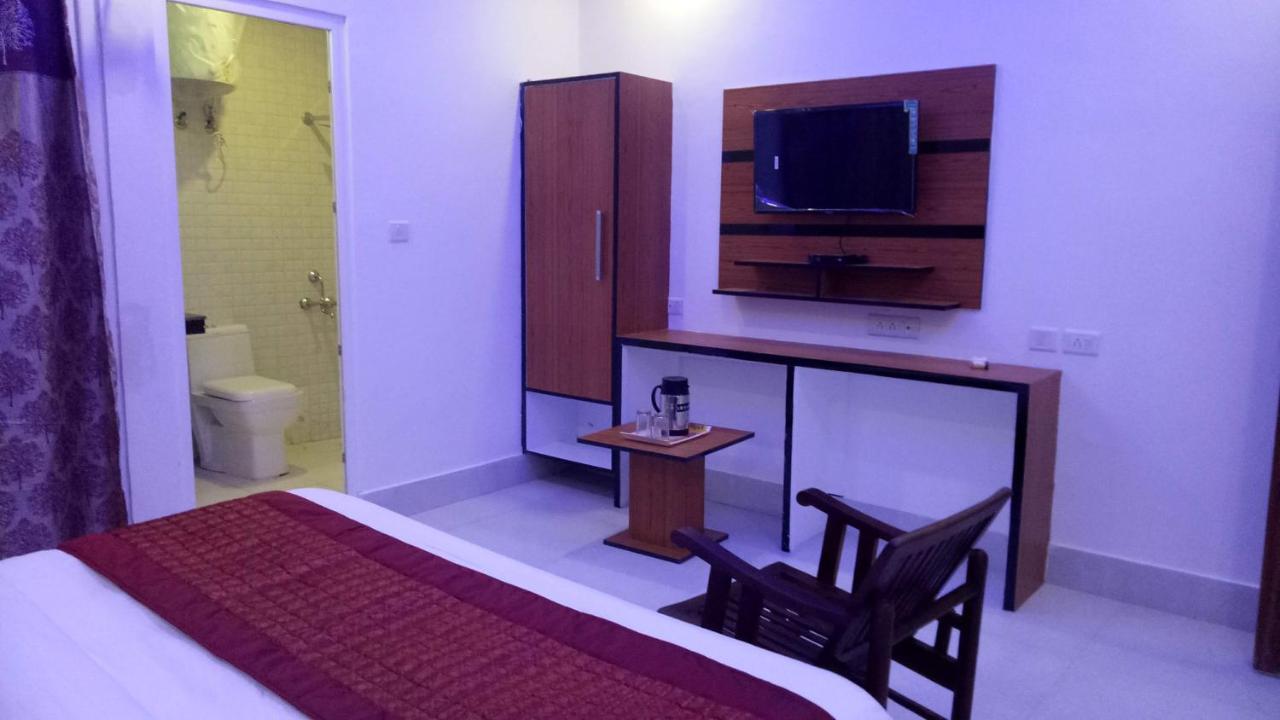 Capital O 13310 Noida Suites Exteriör bild