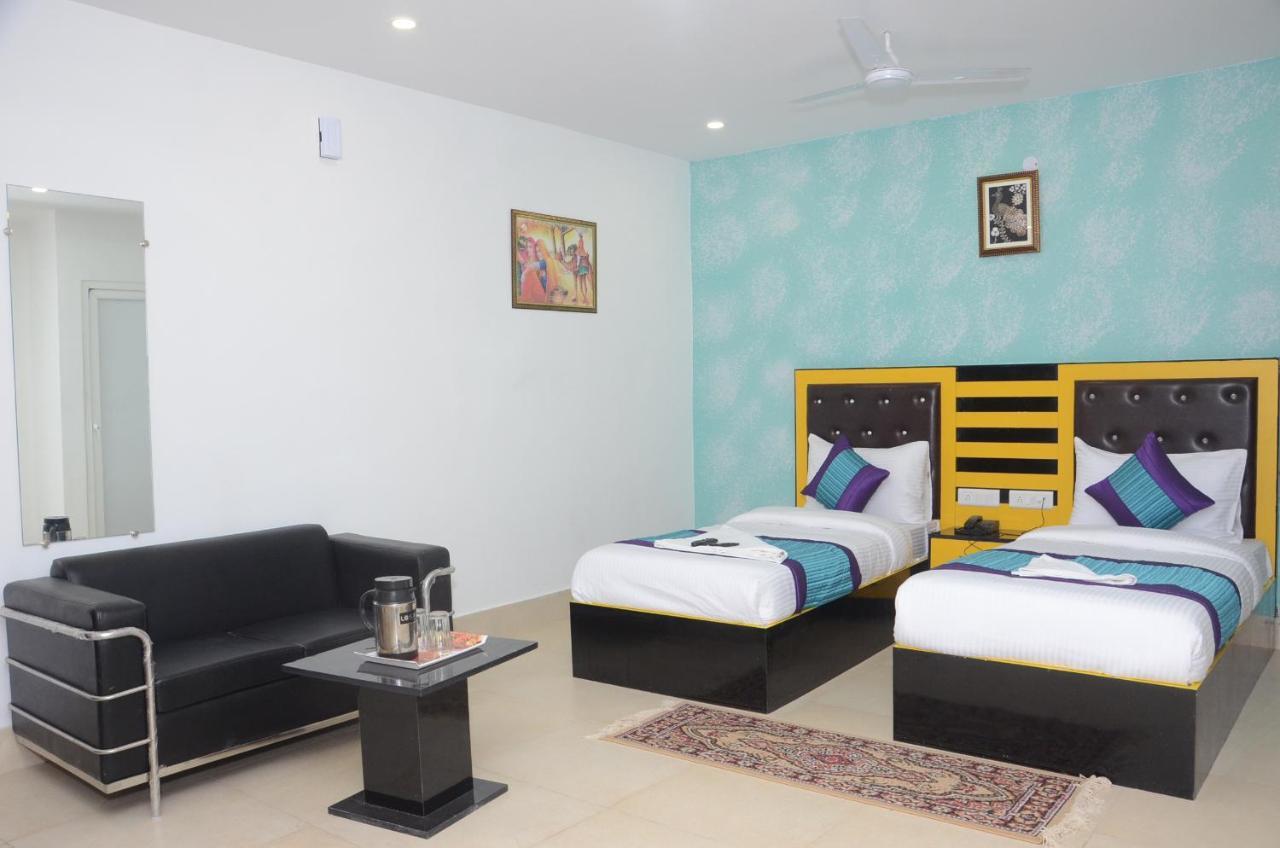 Capital O 13310 Noida Suites Exteriör bild