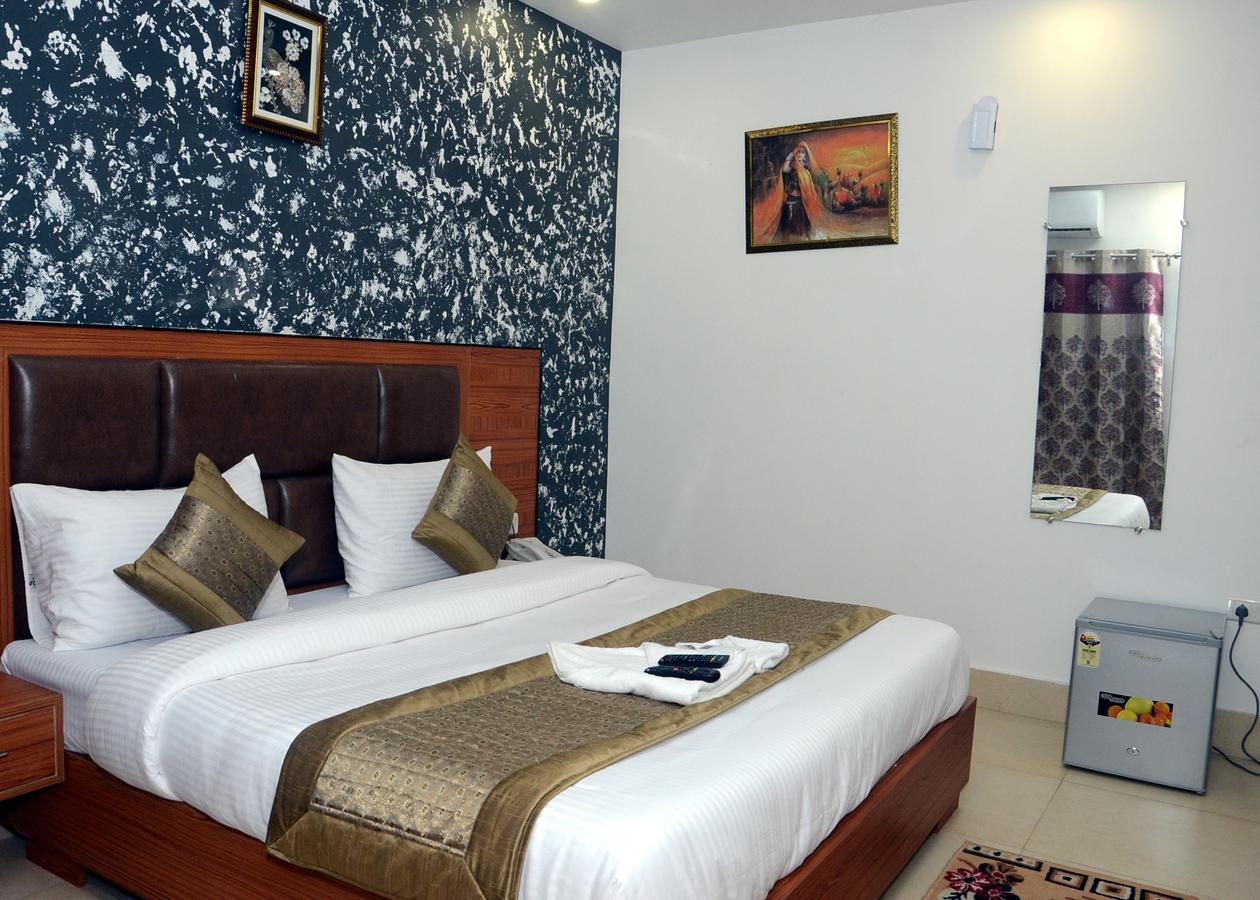 Capital O 13310 Noida Suites Exteriör bild