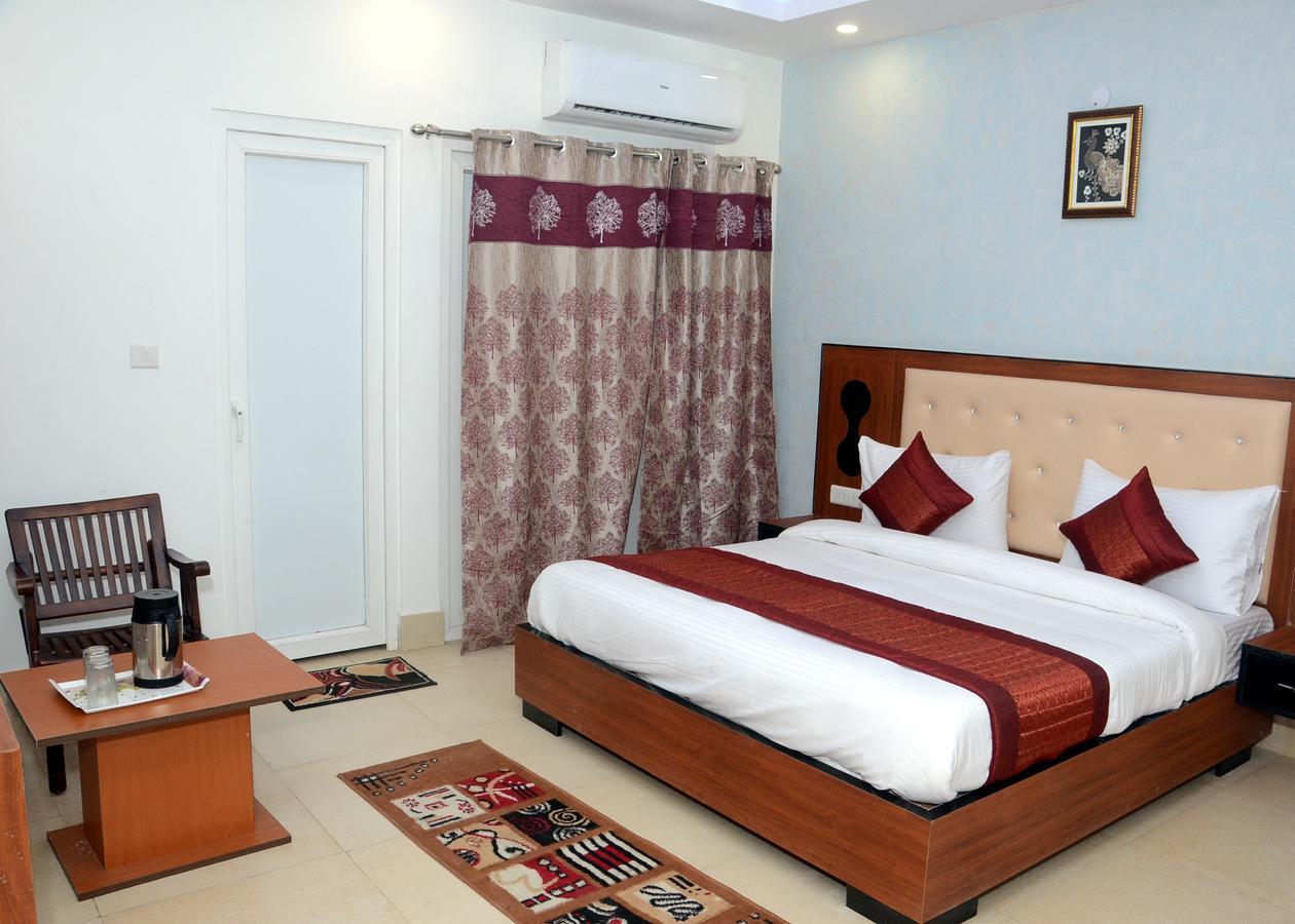 Capital O 13310 Noida Suites Exteriör bild